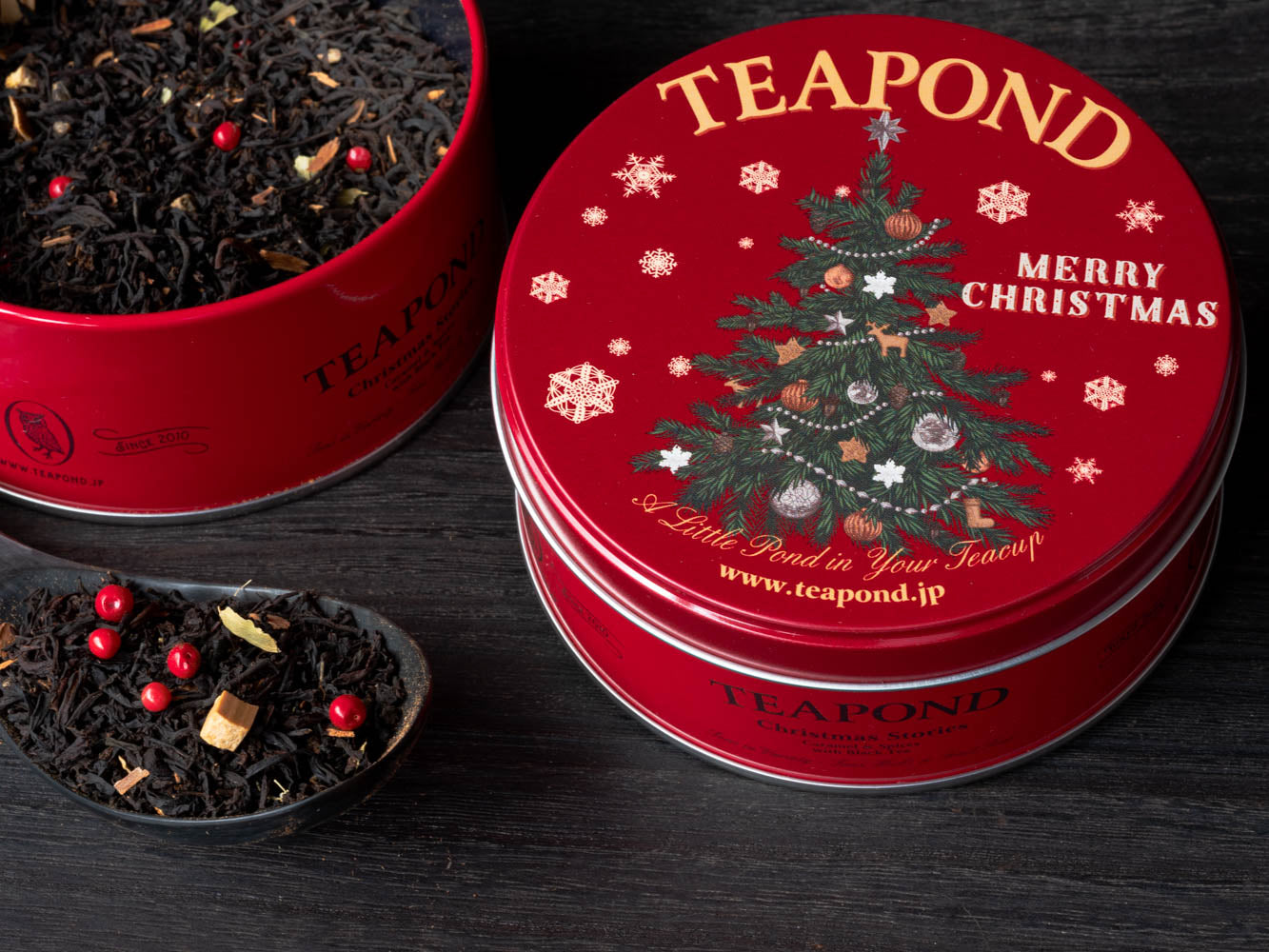 yuy　M＆S クリスマス限定　紅茶缶、ツリー型缶、青缶、赤缶　英国輸入 yuy様専用 M＆S クリスマス限定 紅茶缶、ツリー型缶、青缶、赤缶 英国